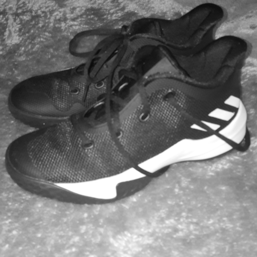 Basketball shoes